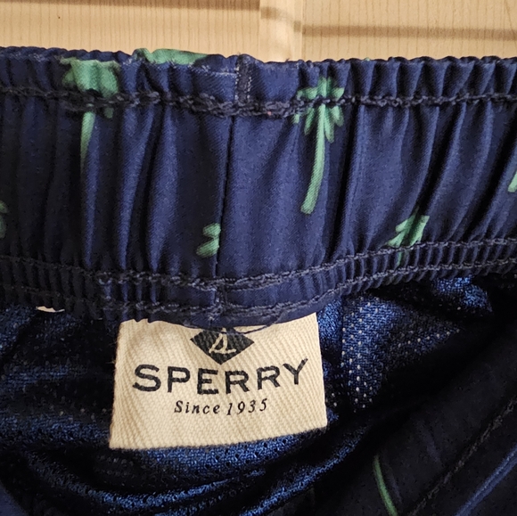 Mens shorts by sperry - Picture 3 of 3